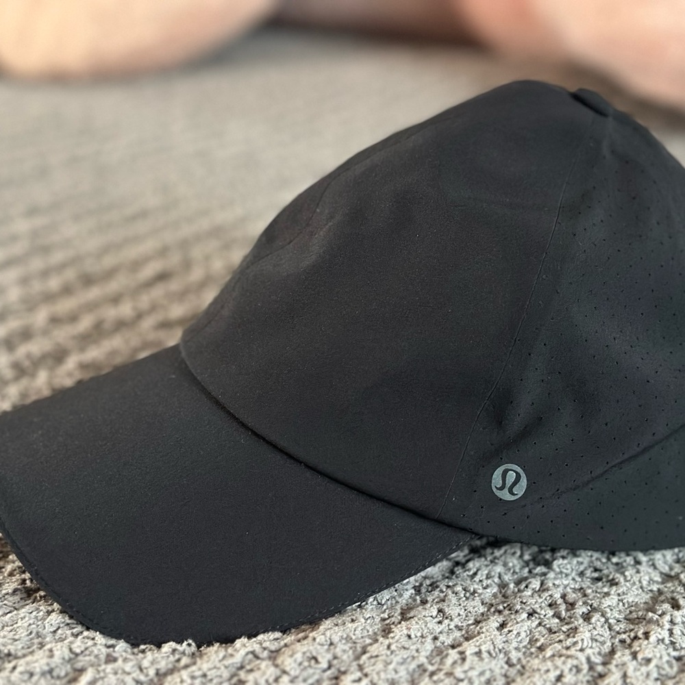 lululemon athletica Sleek Black Men's Hat